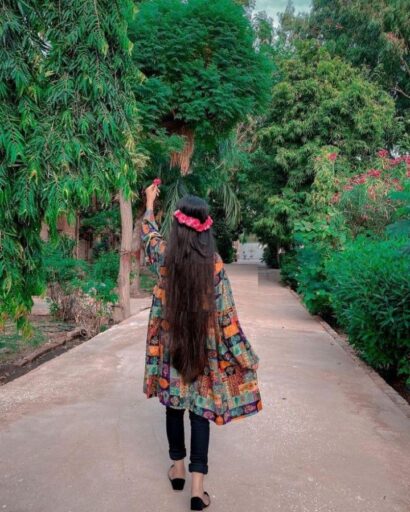 beautiful girl at park best new dp pic for girl social media pfp