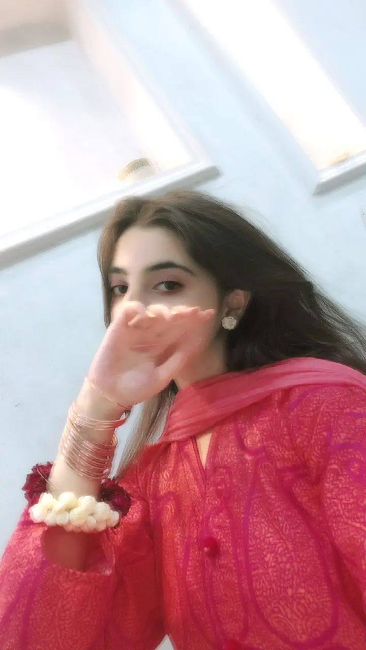 girl in glass building,attitude dp for girls