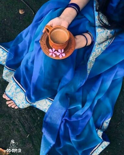beautiful girl giving tea dp