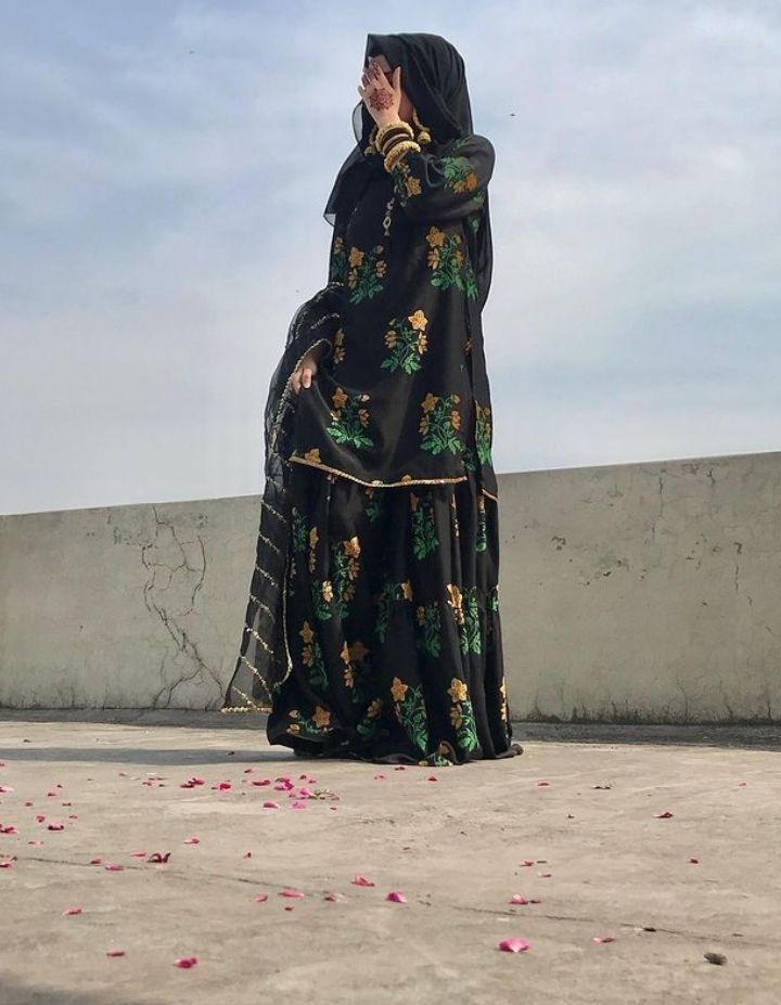 girl in glass building,attitude dp for girls