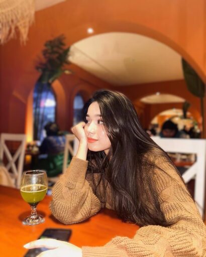 beautiful girl in restaurant with juice ,best new dp for girls