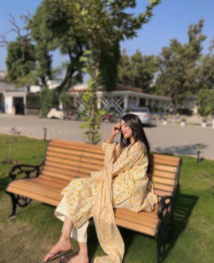 girl in glass building,attitude dp for girls
