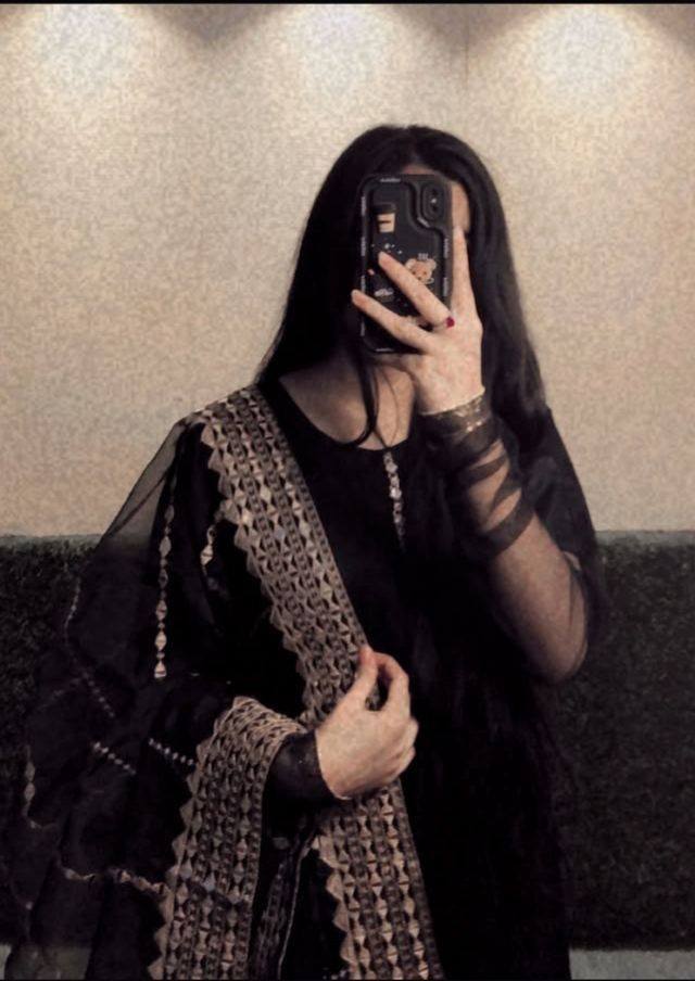 girl in glass building,attitude dp for girls