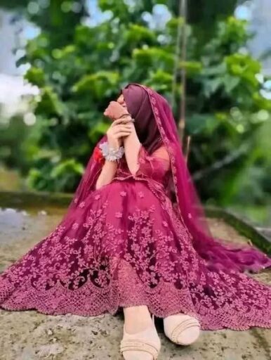 girl in asian bride dress and in hijab dress ,best beautiful profile pic