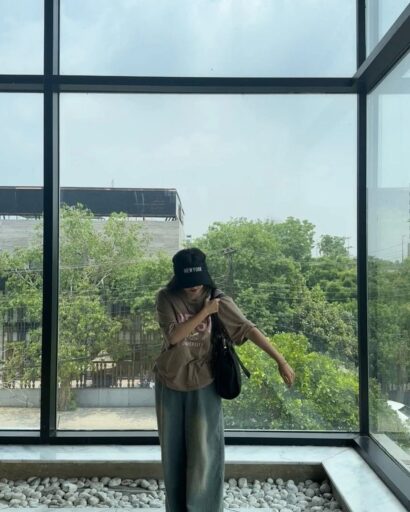 girl in glass building,attitude dp for girls
