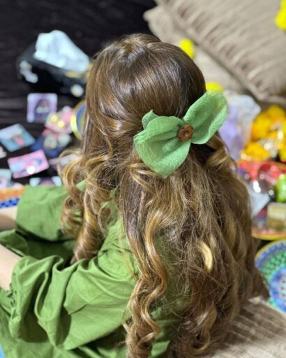 girl in green suit ,hidden face dp pic for girl best pfp ] ()