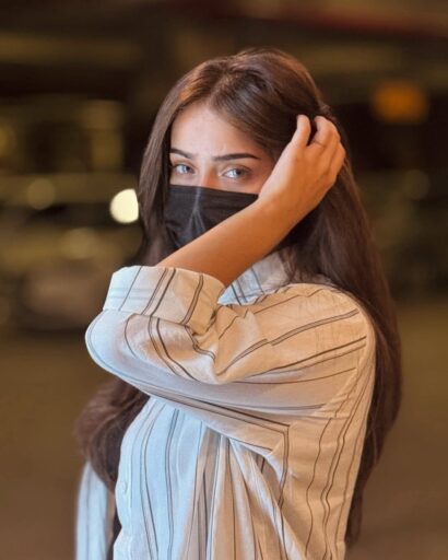 girl in mask at night at america,foreign girl dp pic