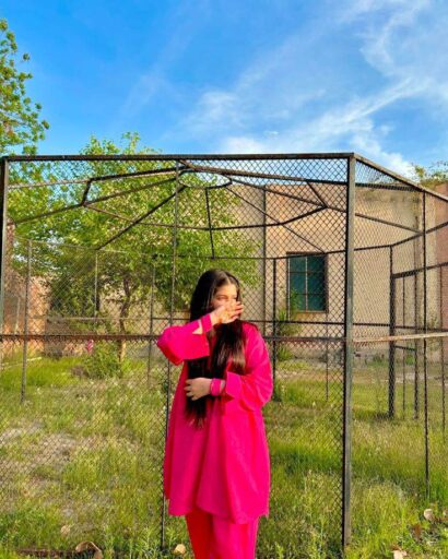 girl in pink dress hidden face dp photo ()