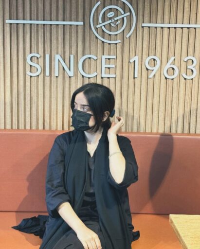 girl in restaurant looking outside,girls new attitude dp for girl best new pfp