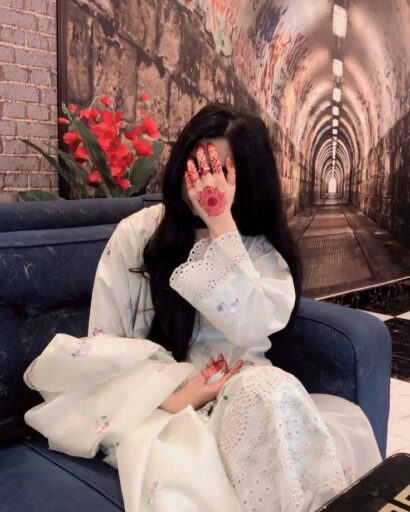 girl on sofa dp photo image