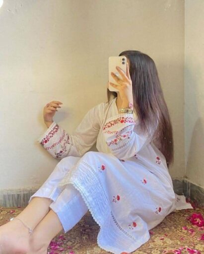 girl sitting in corner dp
