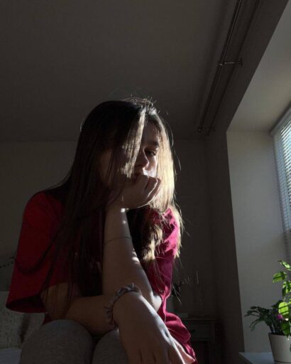 half face hidden of girl pic best new dp for girl
