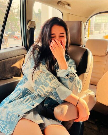 laughing girl in the car dp cute pic